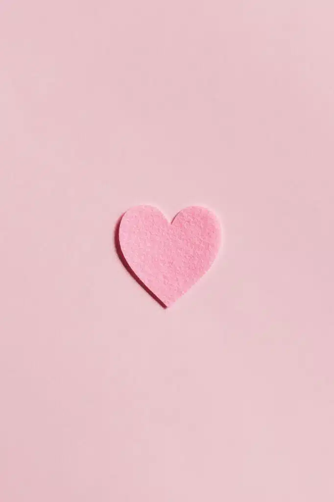 Pink heart - Donate to the Tom Youngs Foundation